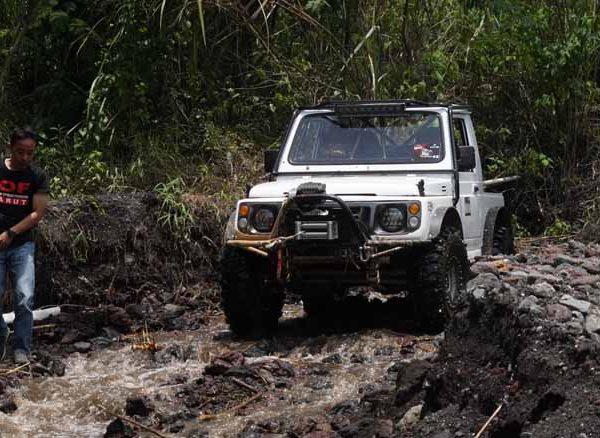 Menikmati Sensasi Offroad di Sentul: Petualangan Luar Biasa di Jalur Tanah